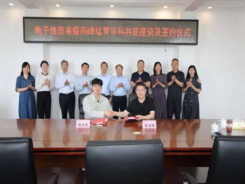 Félicitations chaleureuses pour la signature réussie de l'accord de coopération entre Bengbu Longhua Die Casting Machine Co., Ltd. et l'Université de Bengbu.